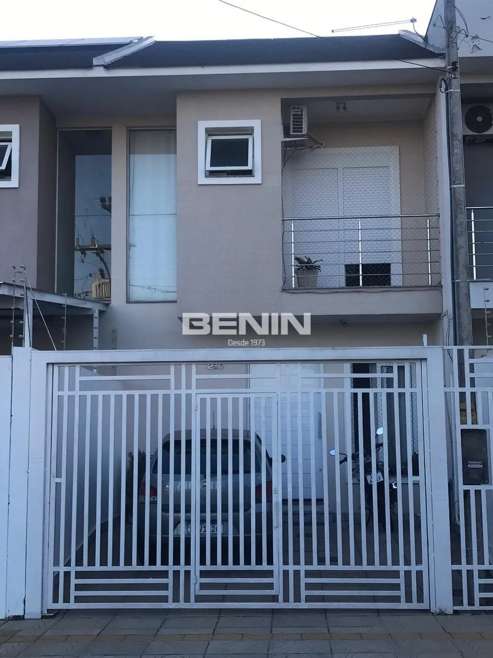 Venda de Sobrado em Canoas-RS, bairro Igara com 93.47m² Área Const. Venda de Sobrado em Ca