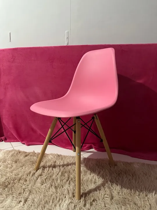 Cadeira Eames Eiffel Rosa - Design Moderno