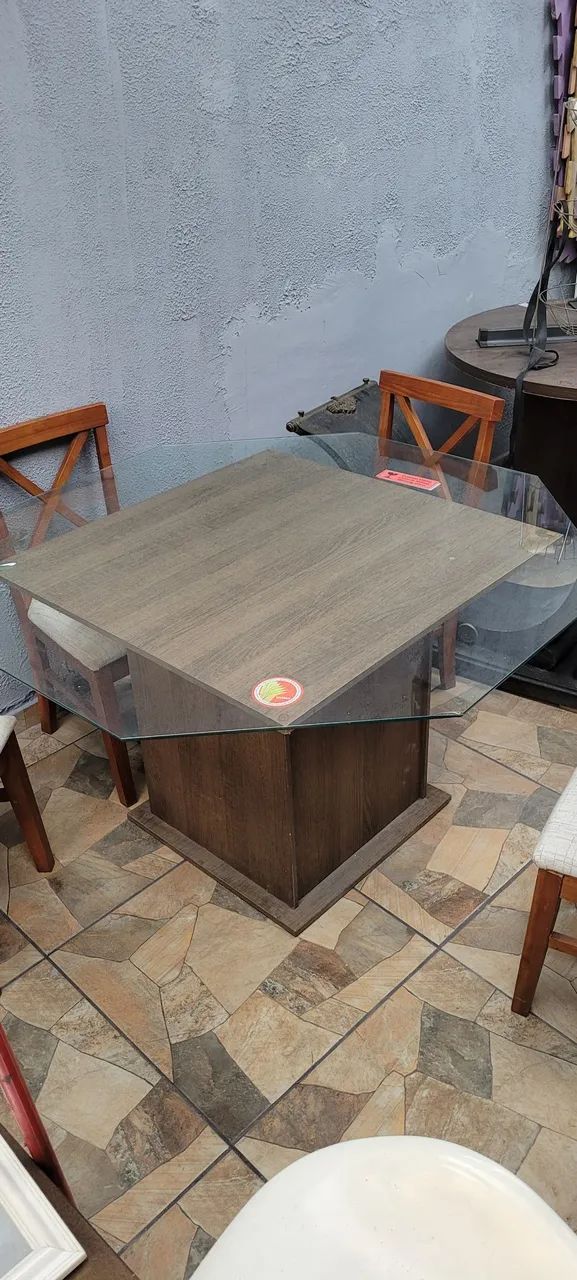 Mesa de Jantar com Tampo de Vidro e 04 cadeiras  - Foto 3