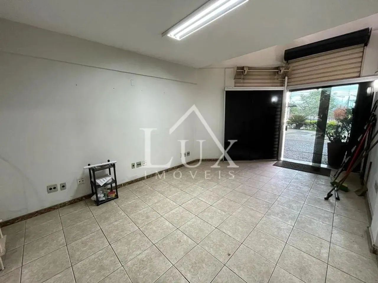 Loja, com mezanino. Bairro Bandeirntes - Foto 2