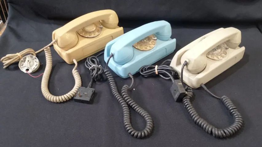 03 aparelhos de telefones antigos tipo tijolinho