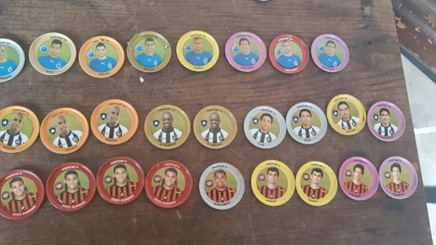 57 tazos colecionáveis de time  - Foto 4