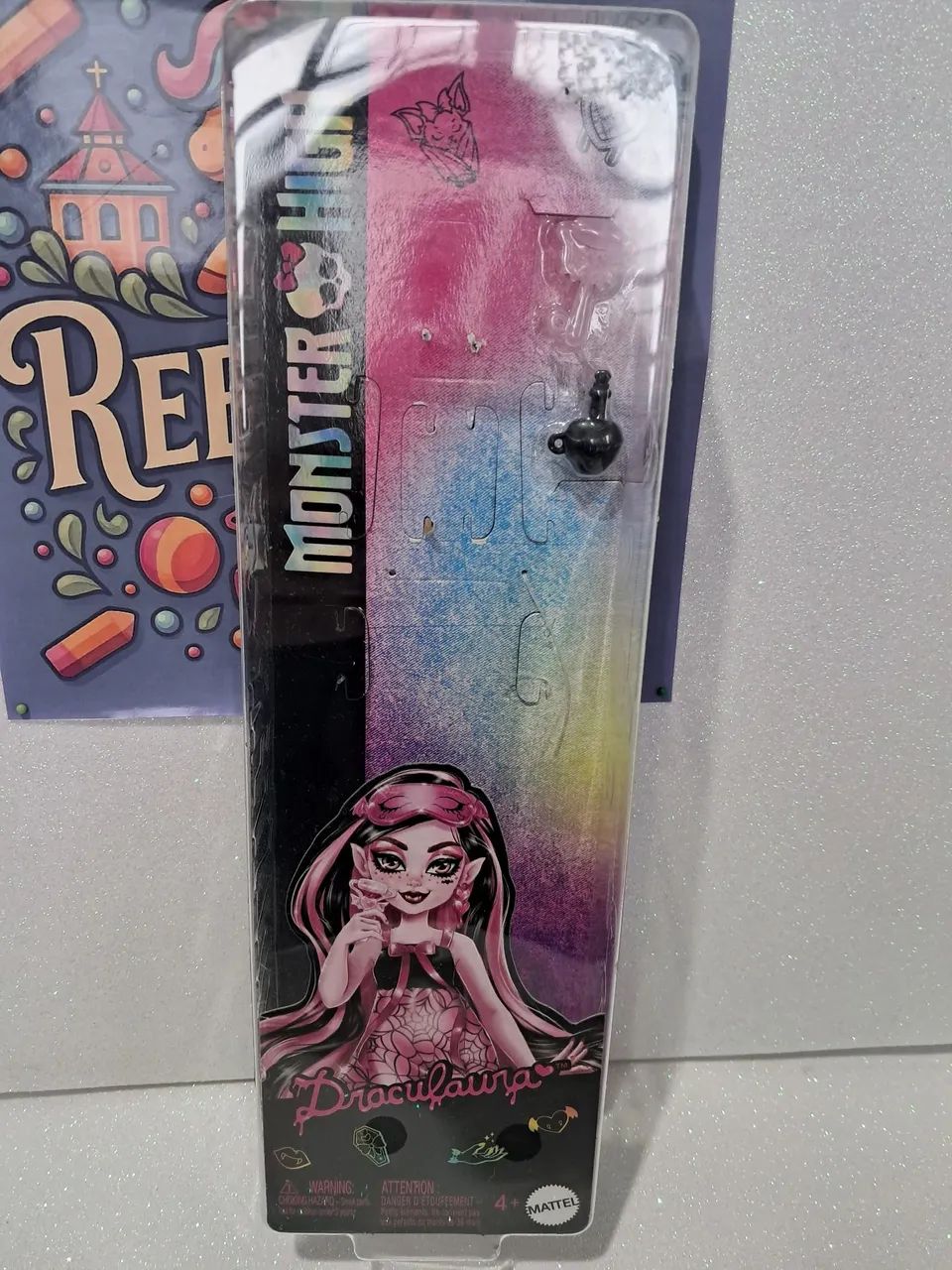 Caixa boneca Monster High Draculaura com 2 acessórios 