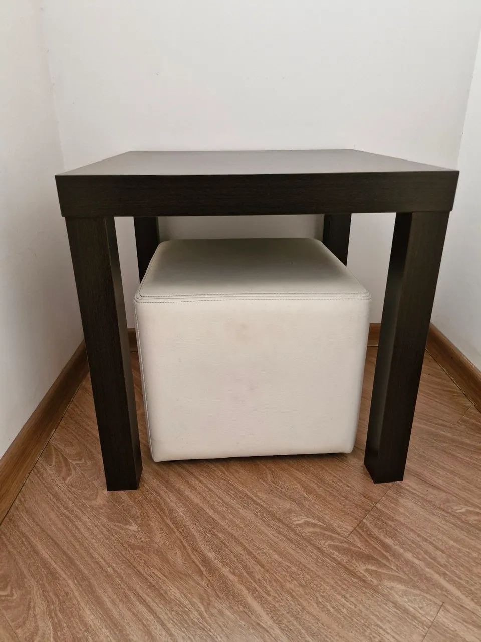 Conjunto de mesa lateral com puff - Foto 2