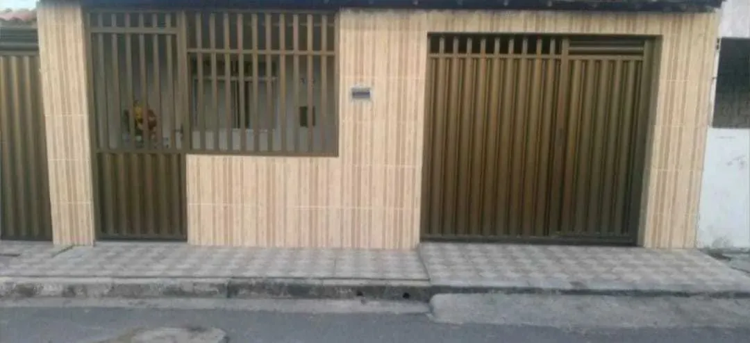 CASA EM RUA PÚBLICA - SÃO CONRADO