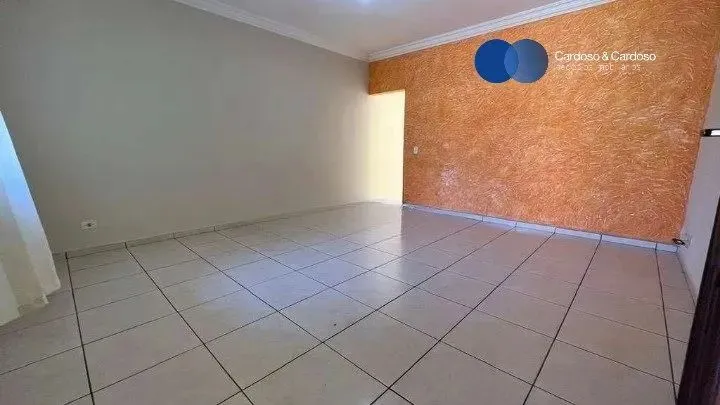 Casa térrea para alugar - 3 quartos, suíte e excelente localização