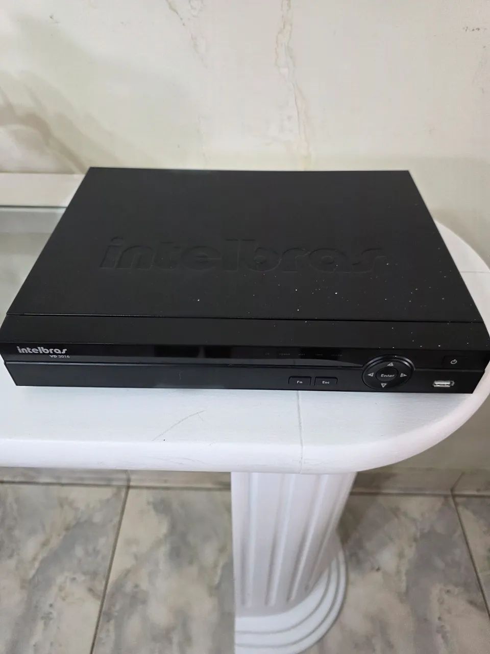 DVR Intelbras 12 canais com defeito.
