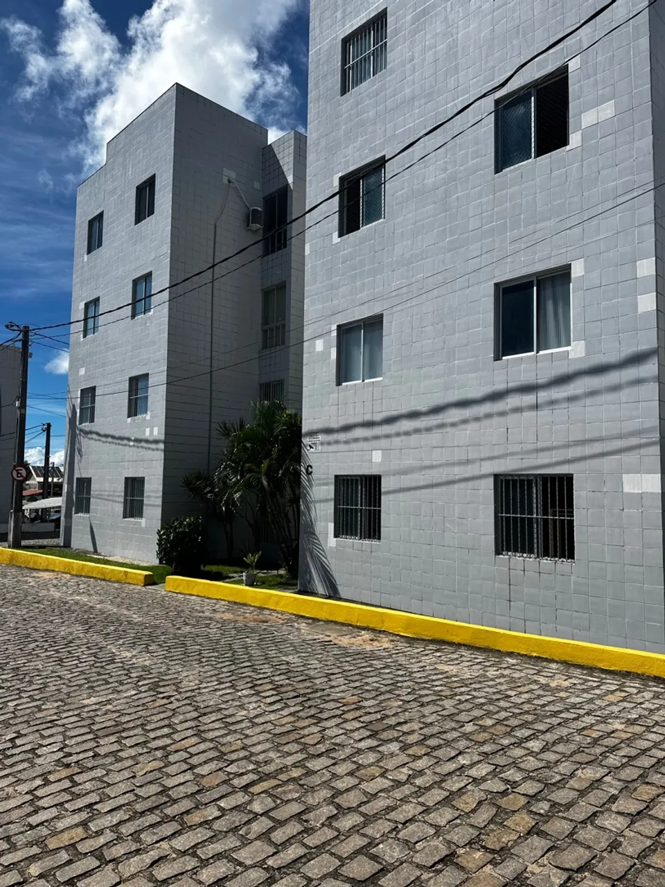 Apartamento 2/4 Próximo a Av. Ayrton Senna