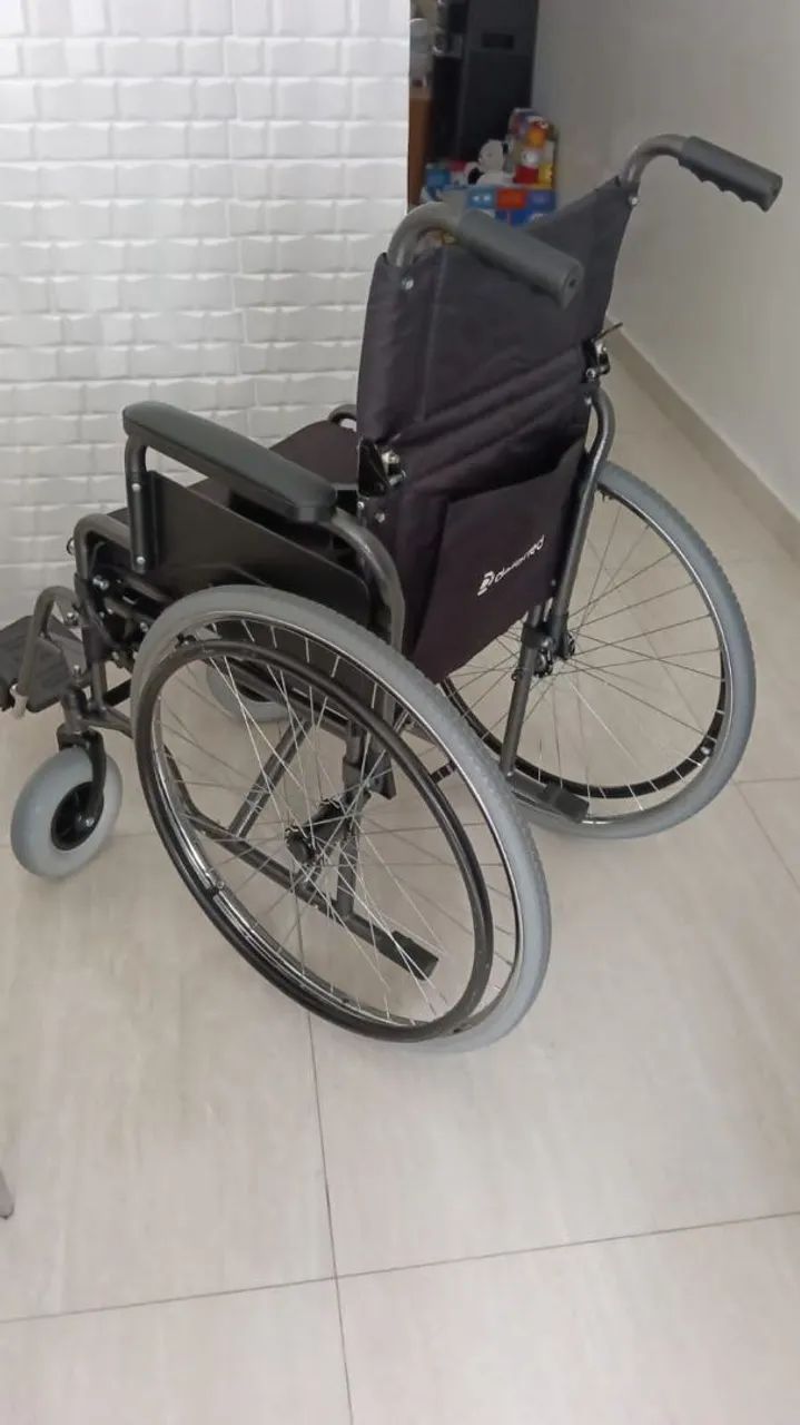 Cadeira de rodas NOVA - Foto 2