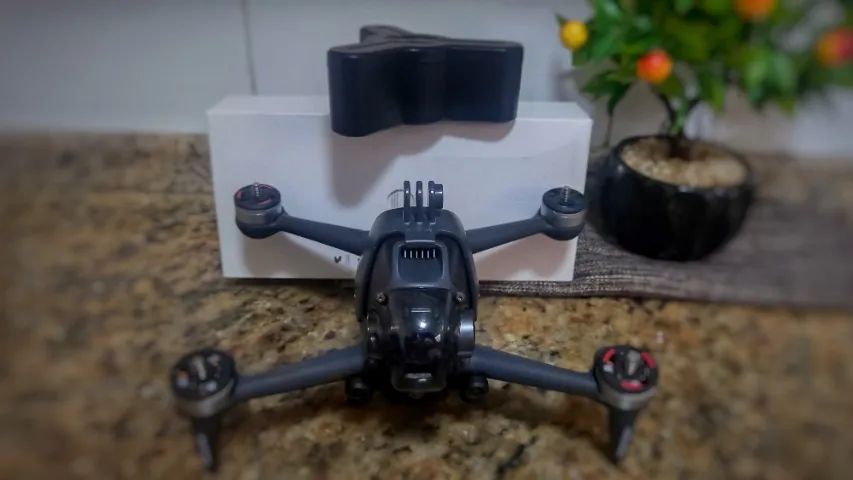 Drone DJI FPV em excelente estado de conservação (apenas aeronave + bateria + carregador) - Foto 2