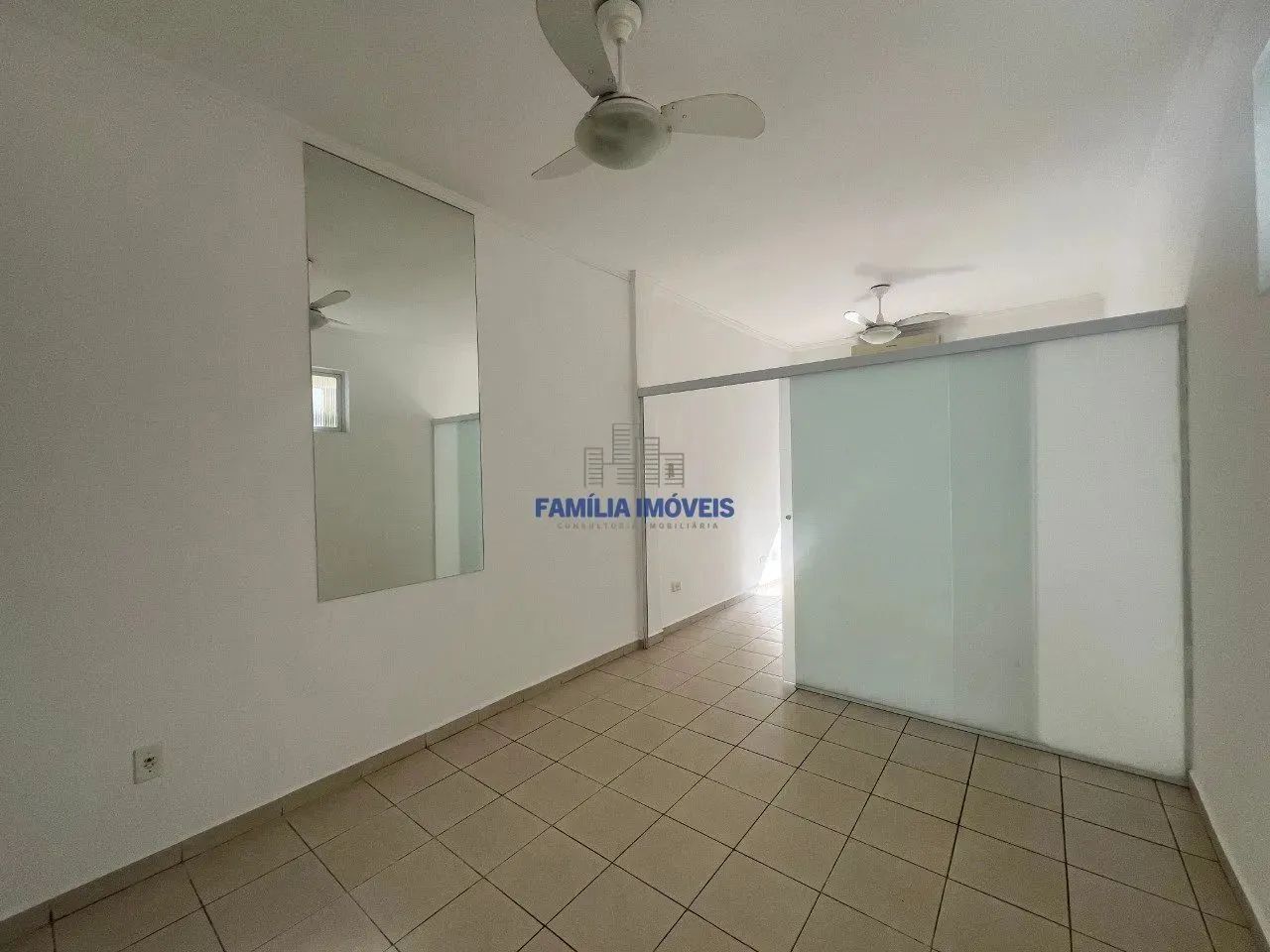 Kitnet à venda ou aluguel com 1 quarto sacada Gonzaga Santos SP