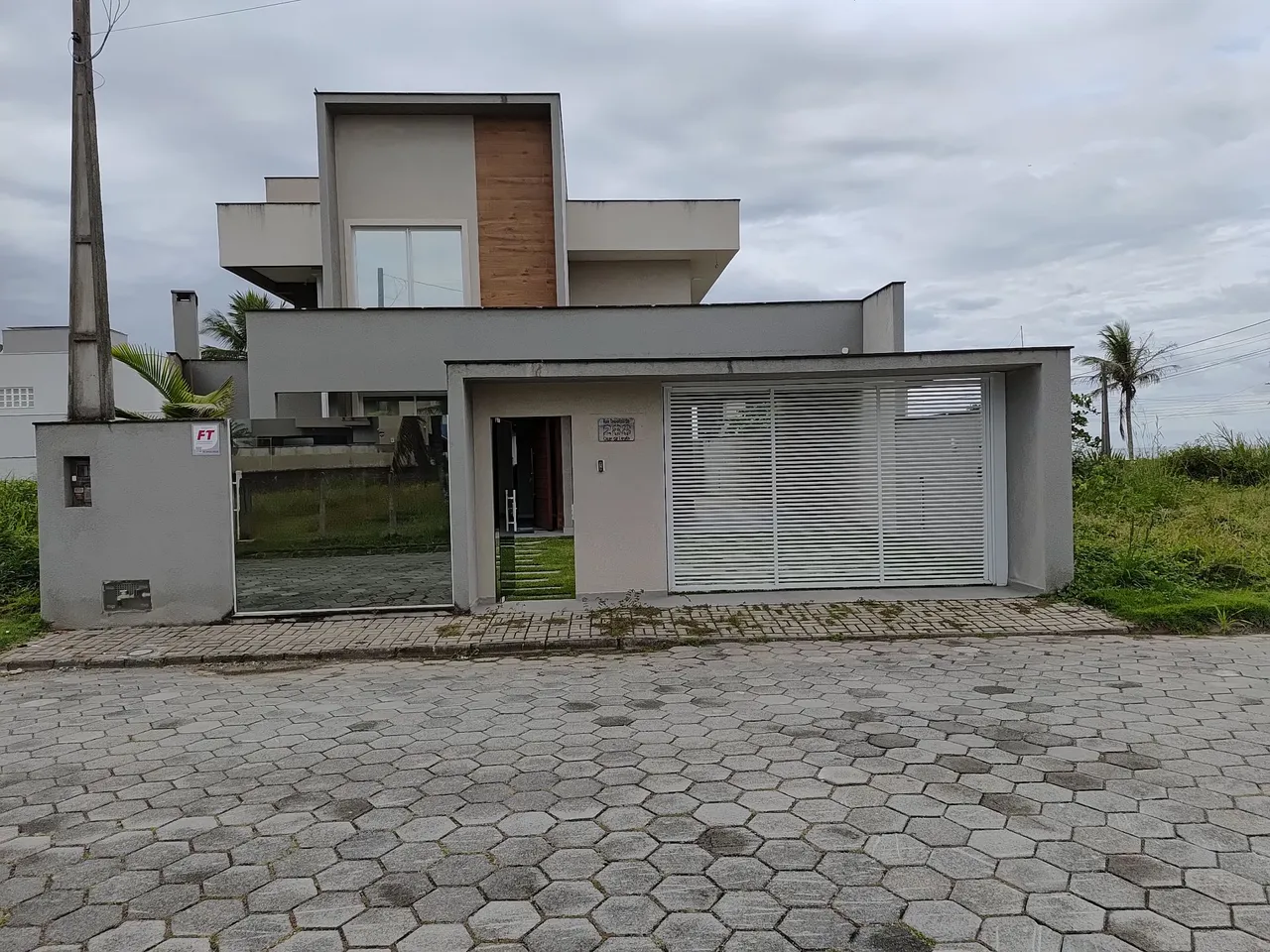 São Francisco do Sul-SC Praia de ITAGUAÇU . Temporada