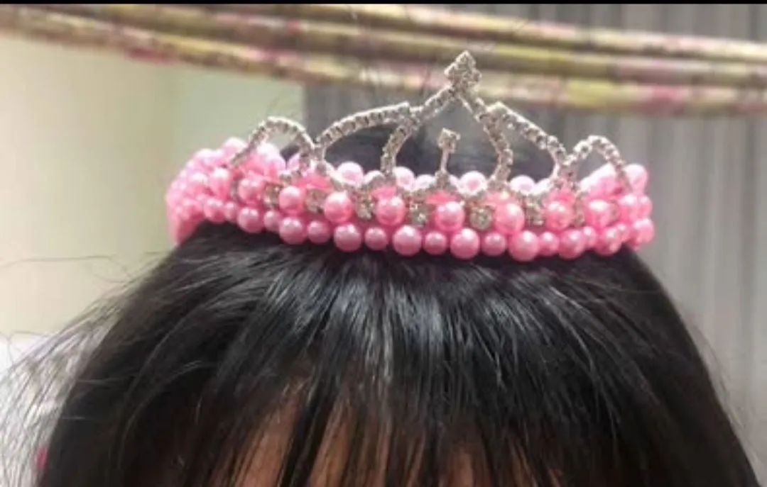 Vestido de Princesa Rosa com Perolas, sapatinho de princesa com salto e tiara coroa - Foto 3
