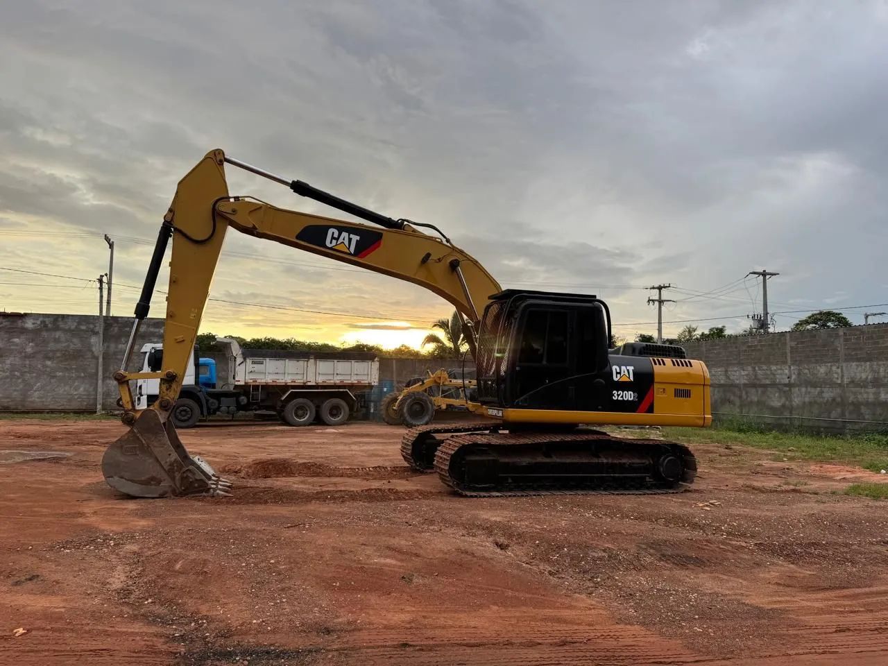 Escavadeira 320 D2 - Foto 4