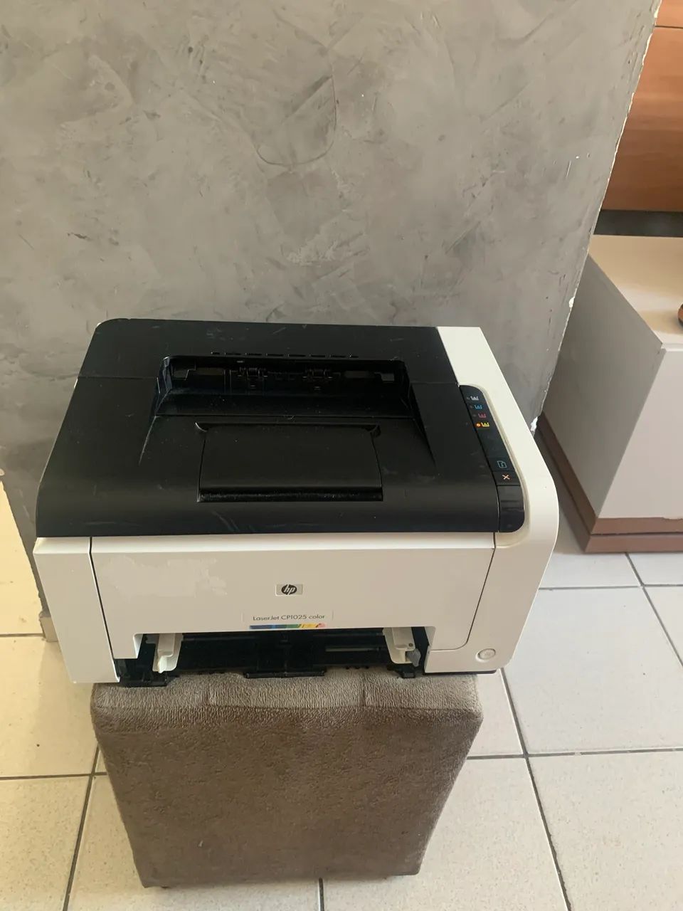 Impressora semi nova em perfeito estado HP Laser CP1025 color