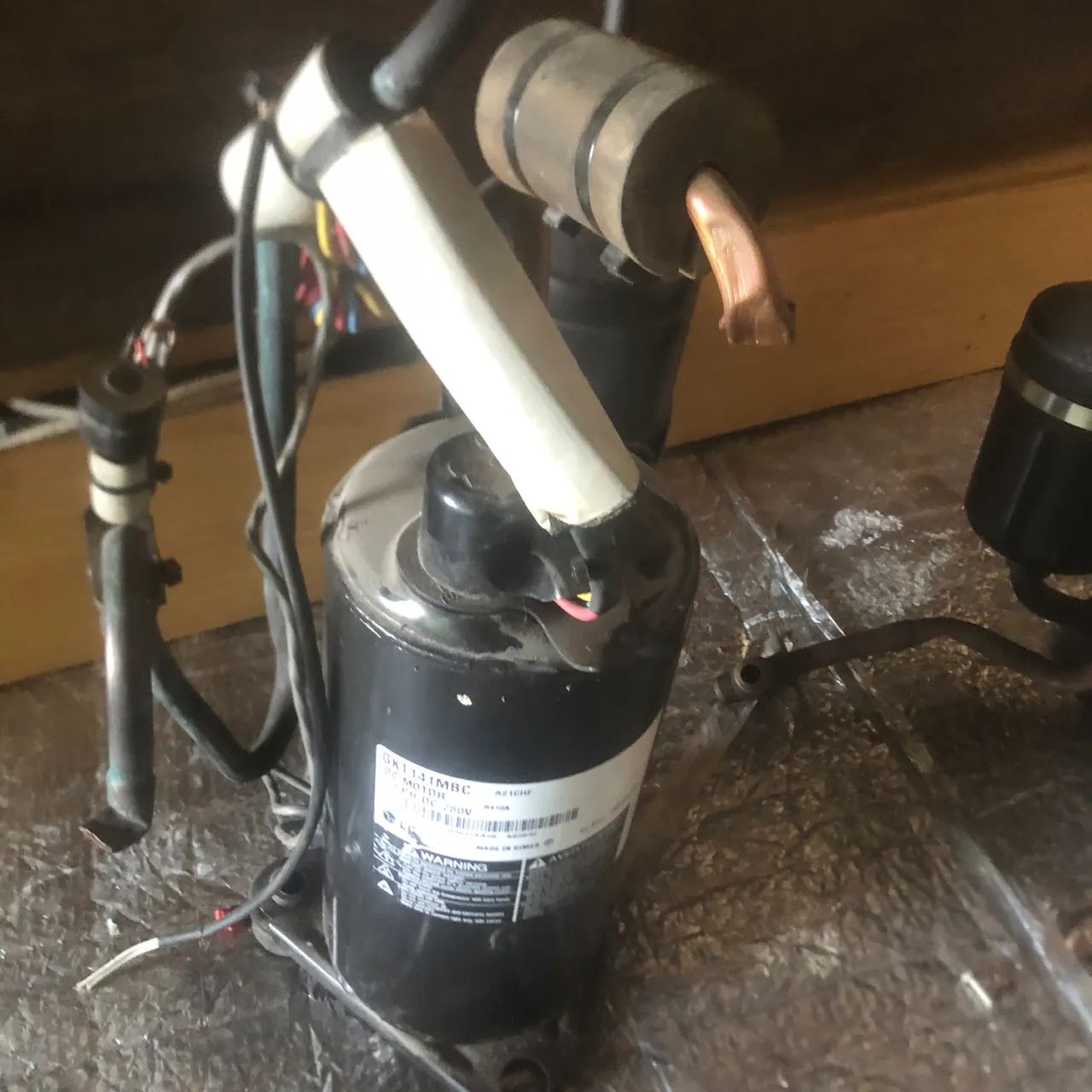 Compresso 9000 BTUs frio 