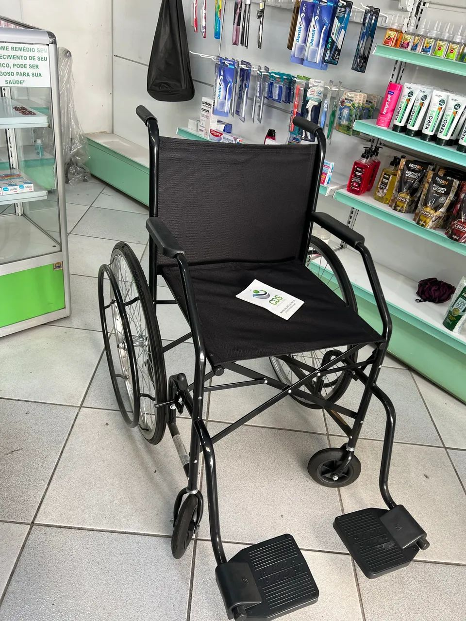 Cadeira de Rodas nunca utilizada - Foto 2