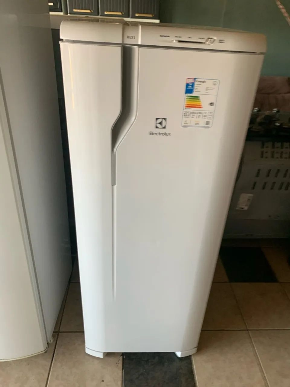 Vendo esse geladeira semi nova 