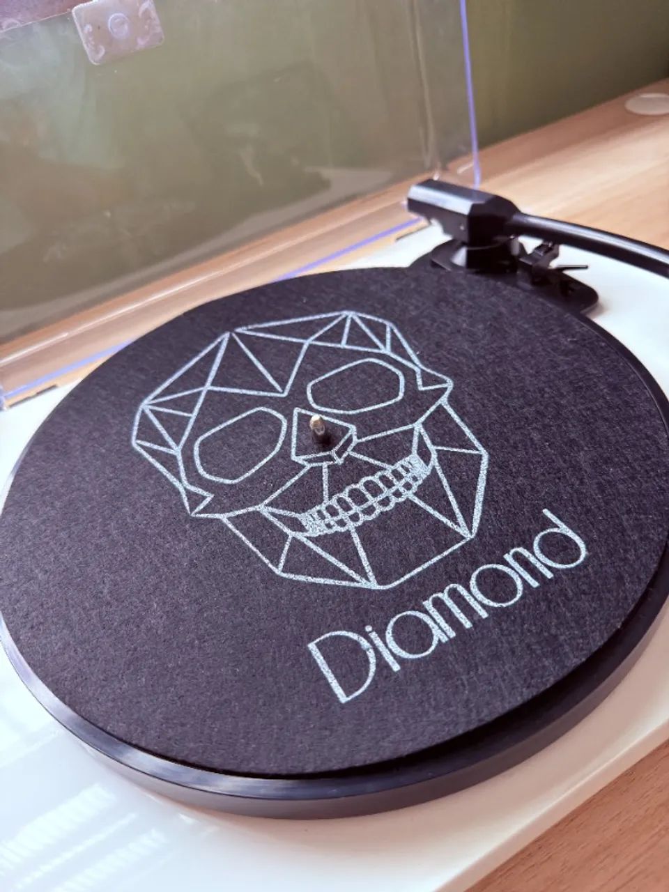 Vitrola Toca Discos Diamond White + Brinde