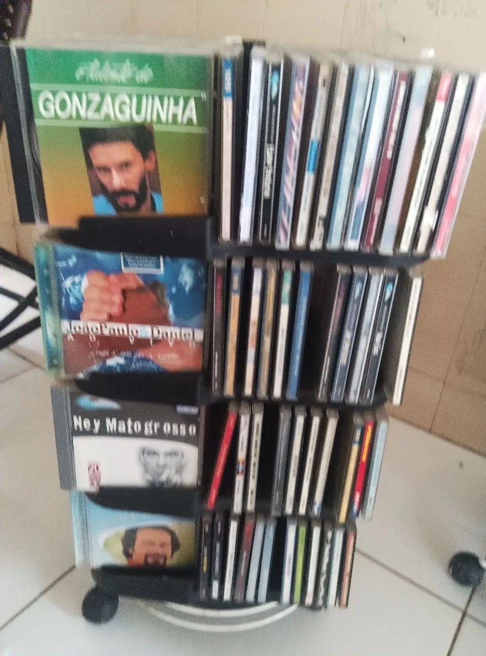 Um lote de 1550 CDs originais R$ 4.650,00 - CDs, DVDs etc