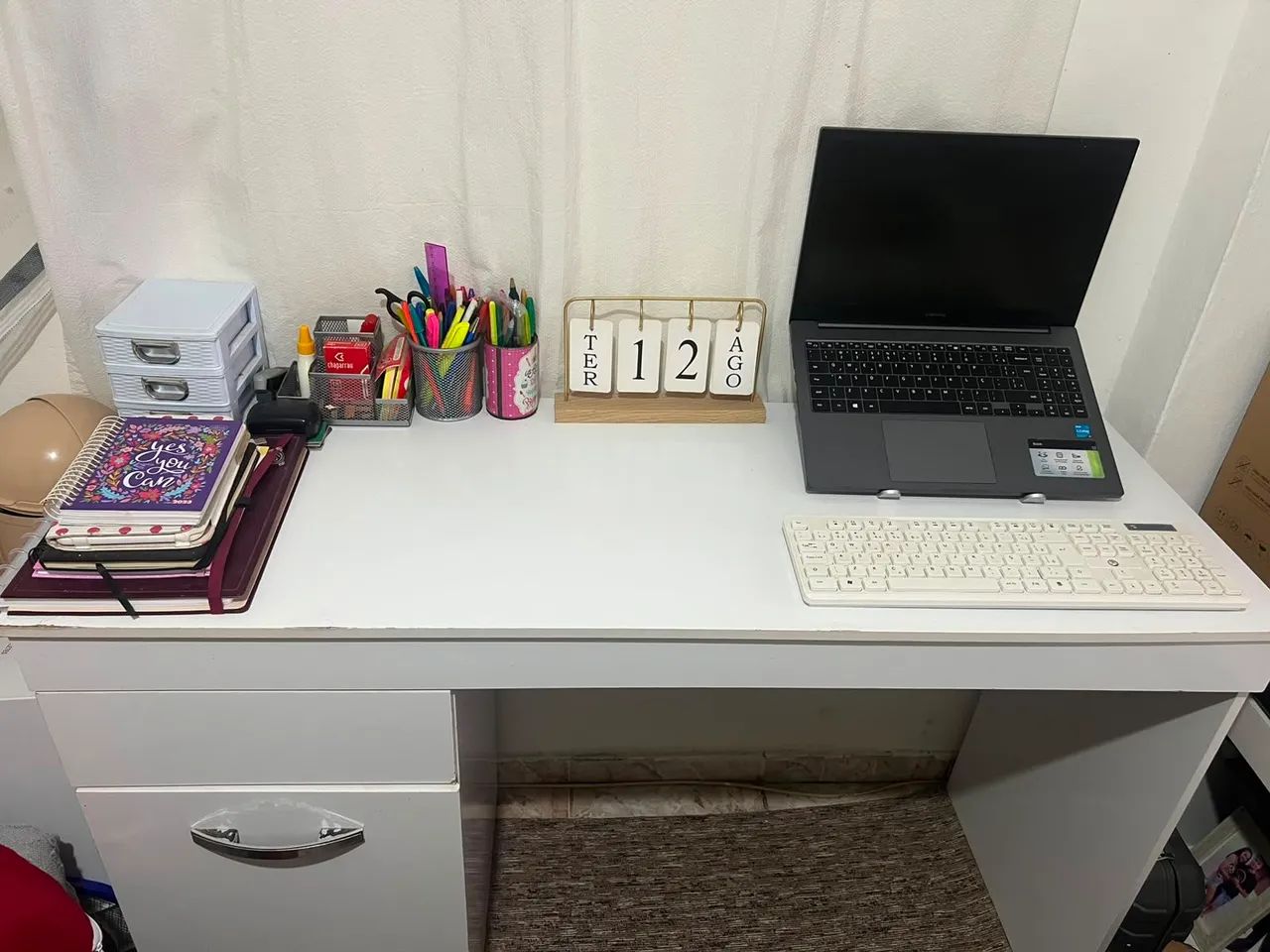 Mesa de trabalho e estudos