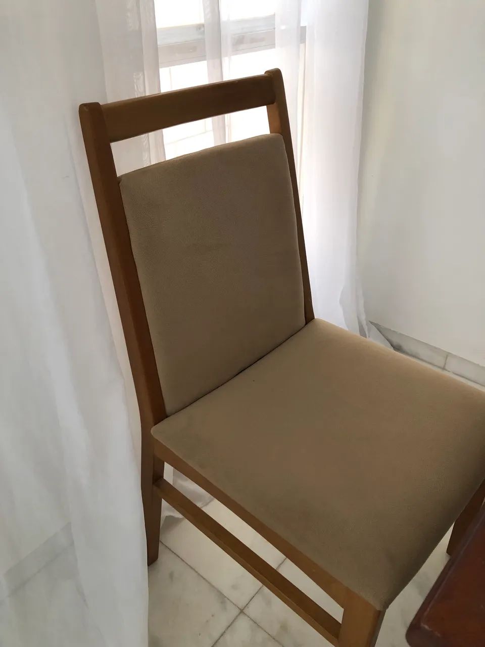 Duas Cadeiras mesa jantar 