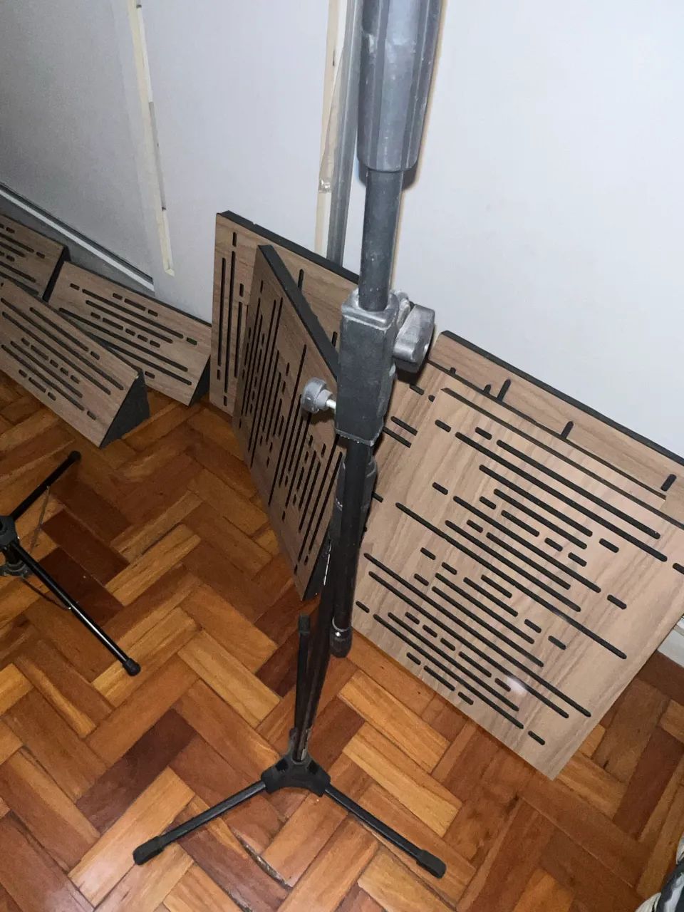 Pedestal microfone454807213593733122