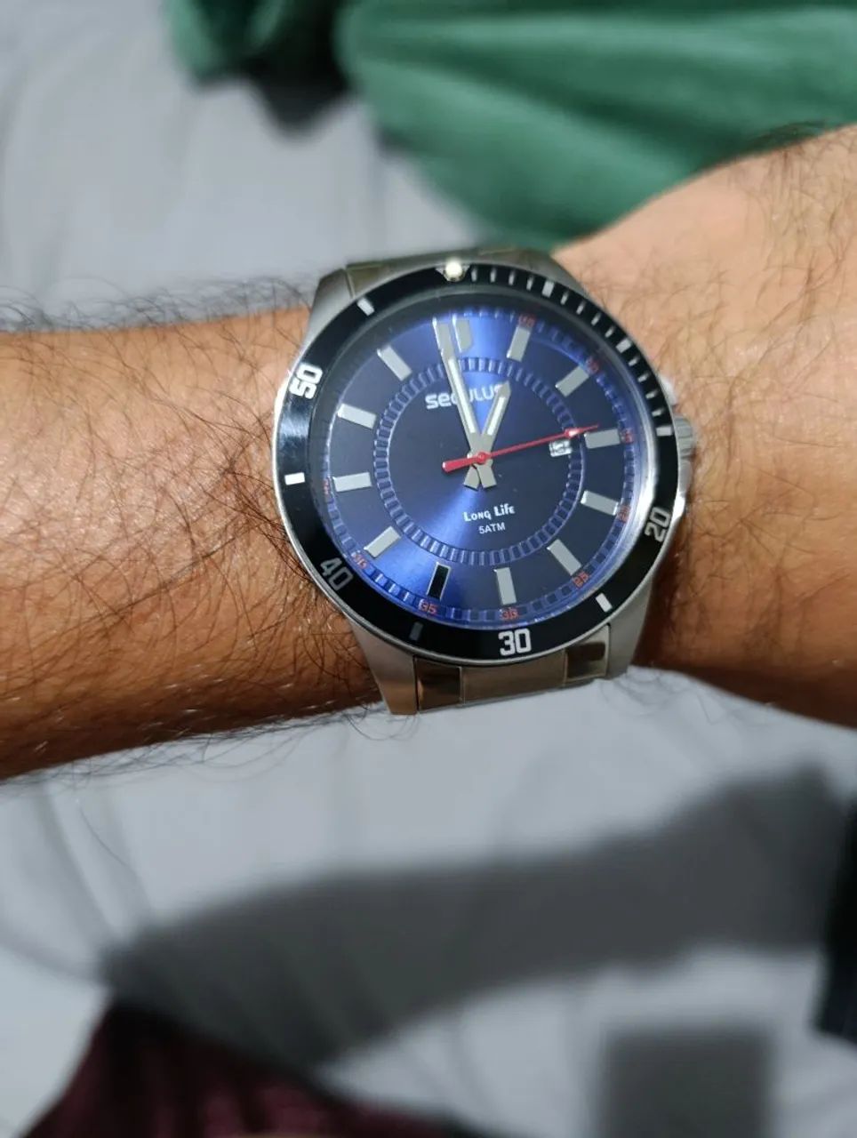Relógio Seculus masculino prata fundo azul  - Foto 4