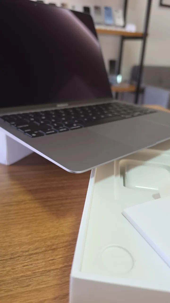 MacBook Air M1 13 8GB 256GB - Apenas 25 ciclos, completo