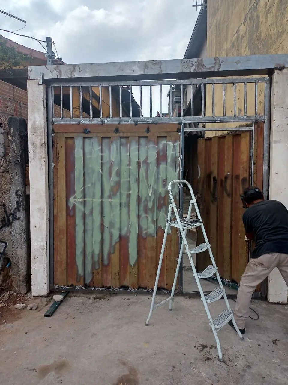 CASA A VENDA 2 QUARTOS 