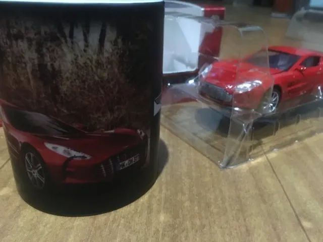 Mini Aston Martin One 77 e sua Caneca mágica de brinde - Foto 3