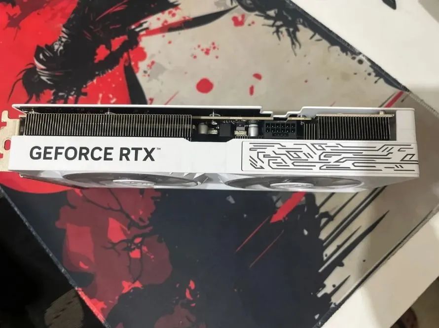 RTX 5070 12GB Galax White (S/ Caixa) - Foto 3