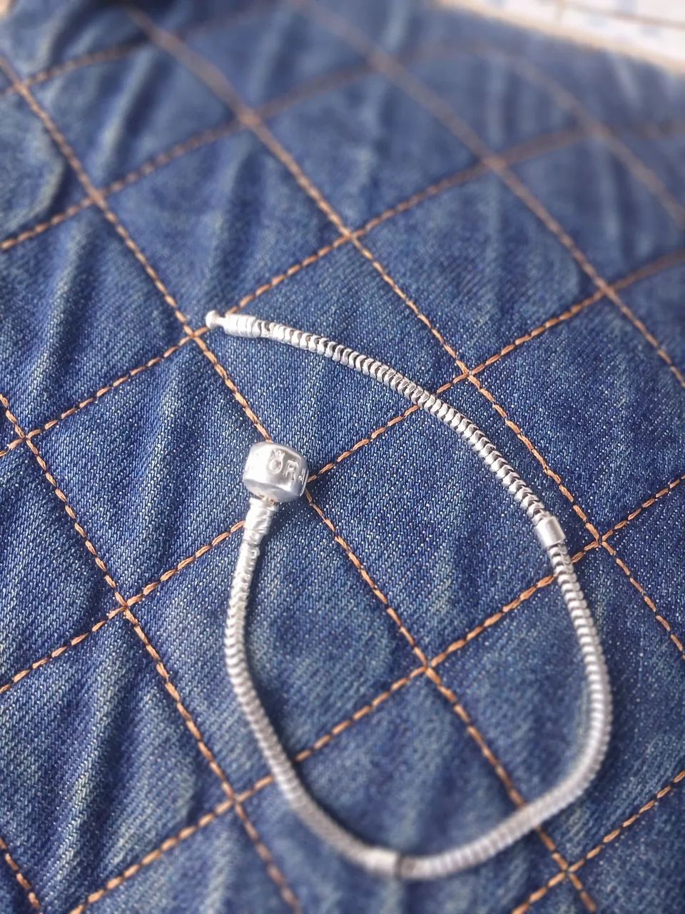 Pulseira de prata na marca pandora