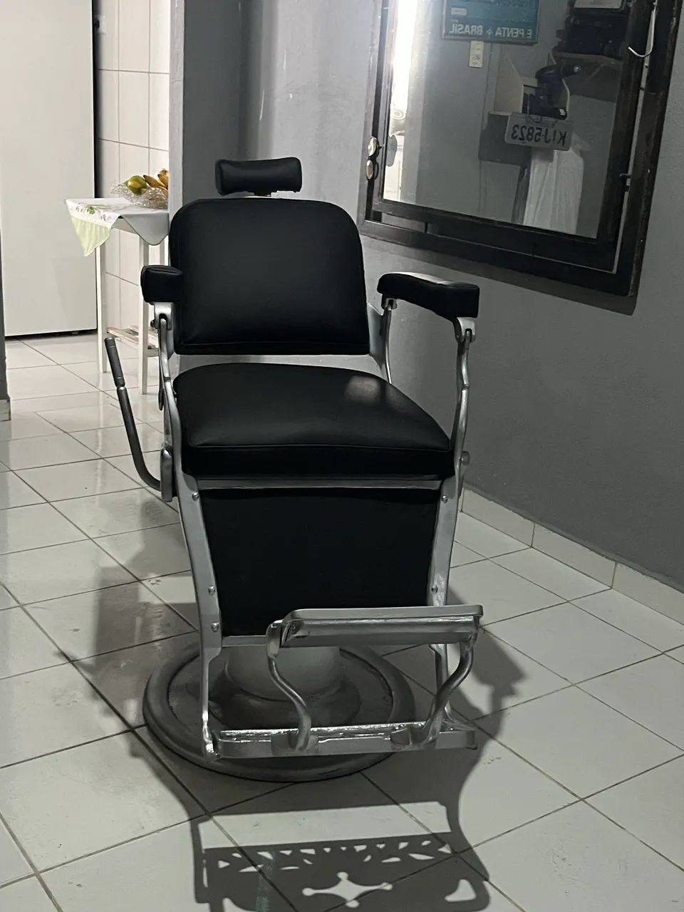Cadeira de barbeiro, antiga  - Foto 2