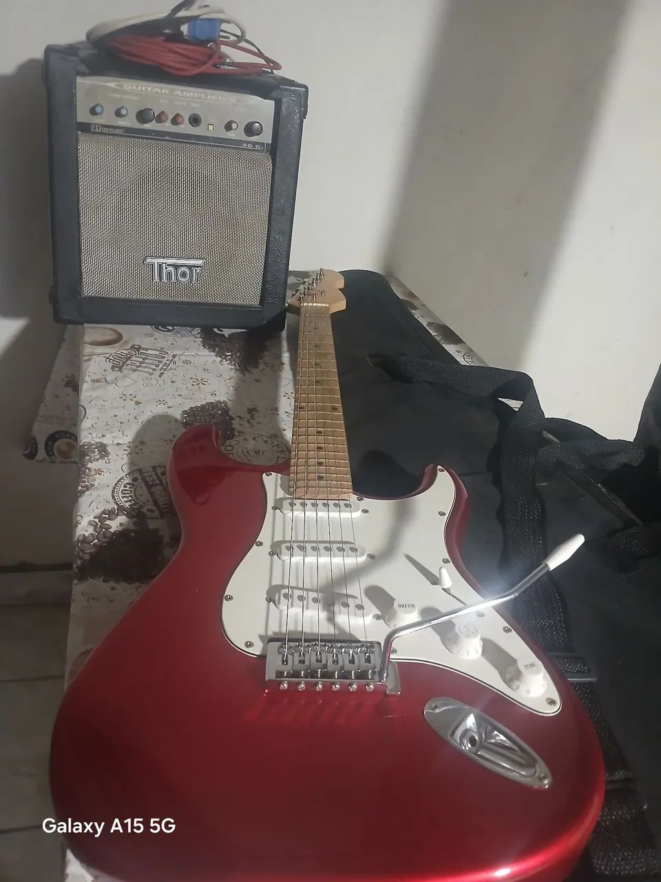 Guitarra seminova e caixa Amplificada  - Foto 4
