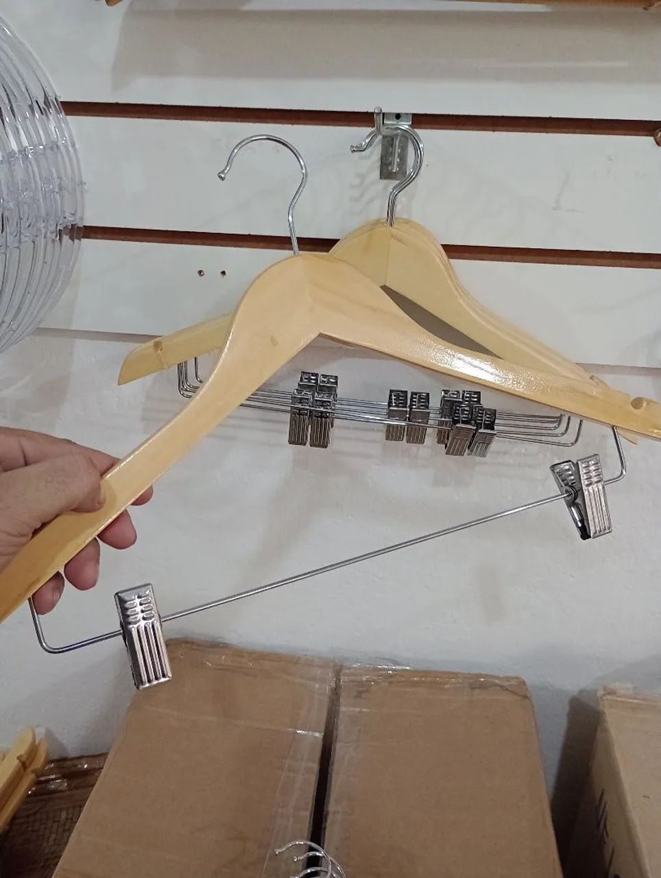 Cabide madeira com presilha  - Foto 4