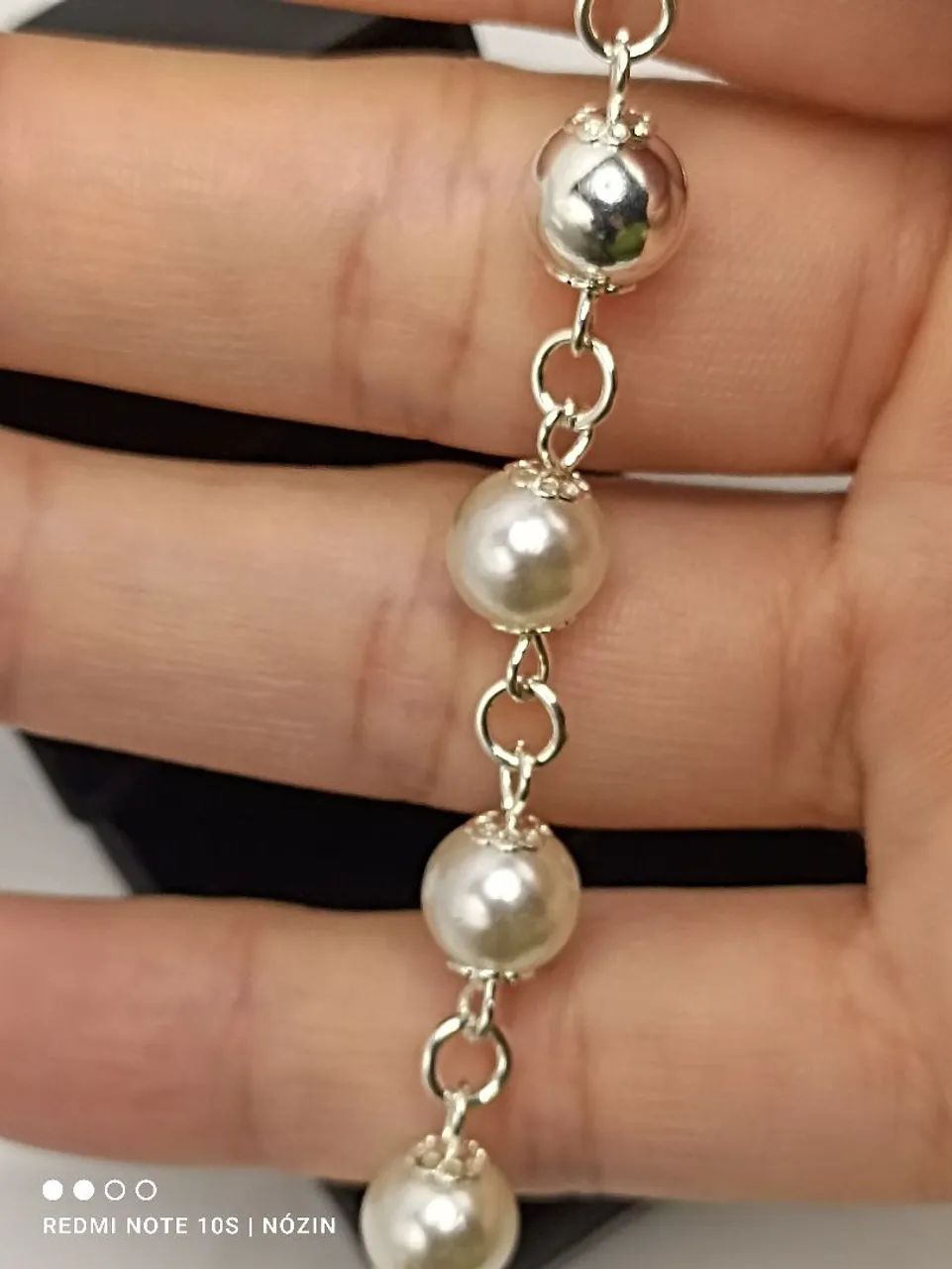 Pulseira banhada a prata com bolinhas e perolas.  - Foto 4