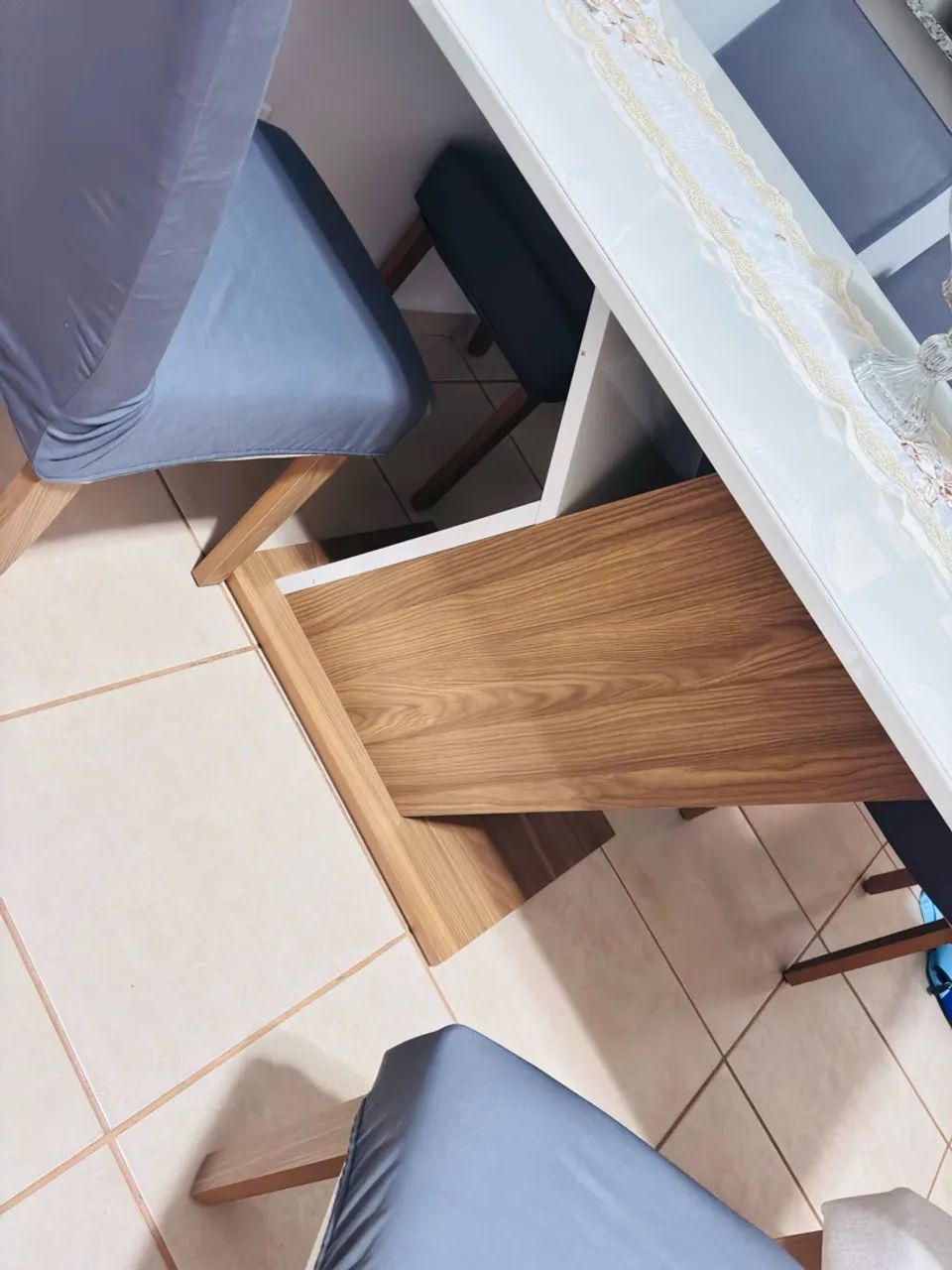 Conjunto sala de jantar com tampo de vidro e 6 cadeiras - Foto 3