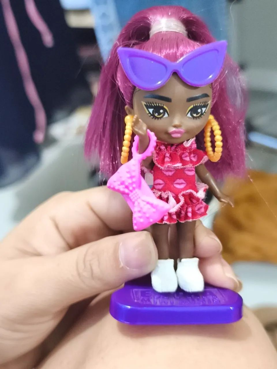 Barbie extra mini minis completa com suporte e acessorios