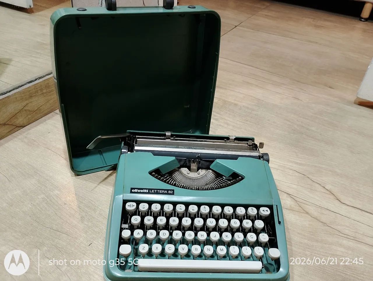 máquina de escrever Olivetti Lettera 82
