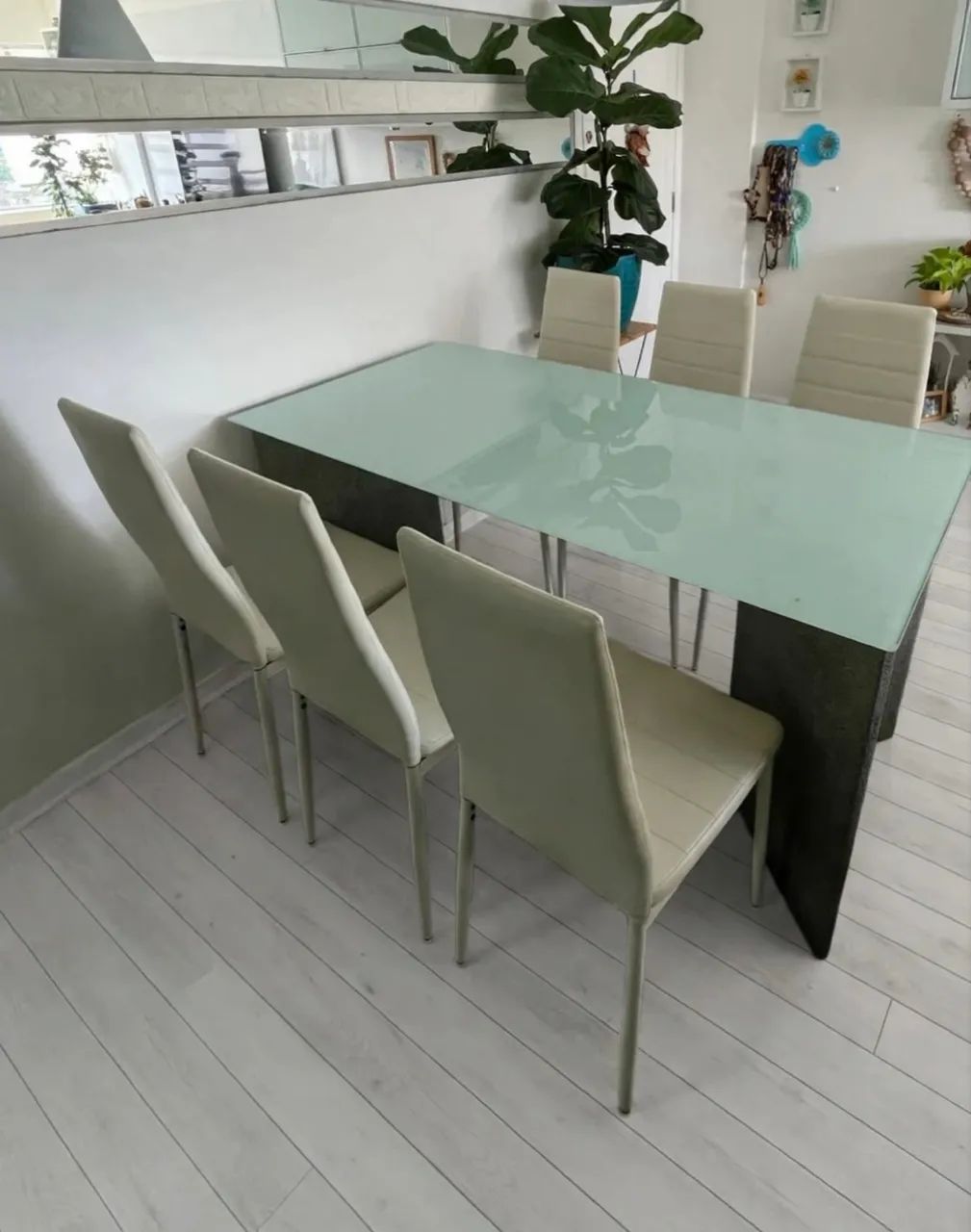 Mesa com tampo de vidro e bases de granito + 6 cadeiras  - Foto 5