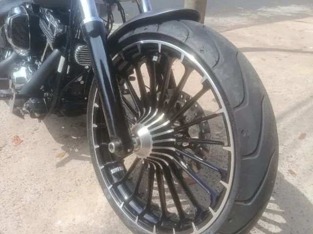 Harley Davidson Breakout 2017 - Foto 2