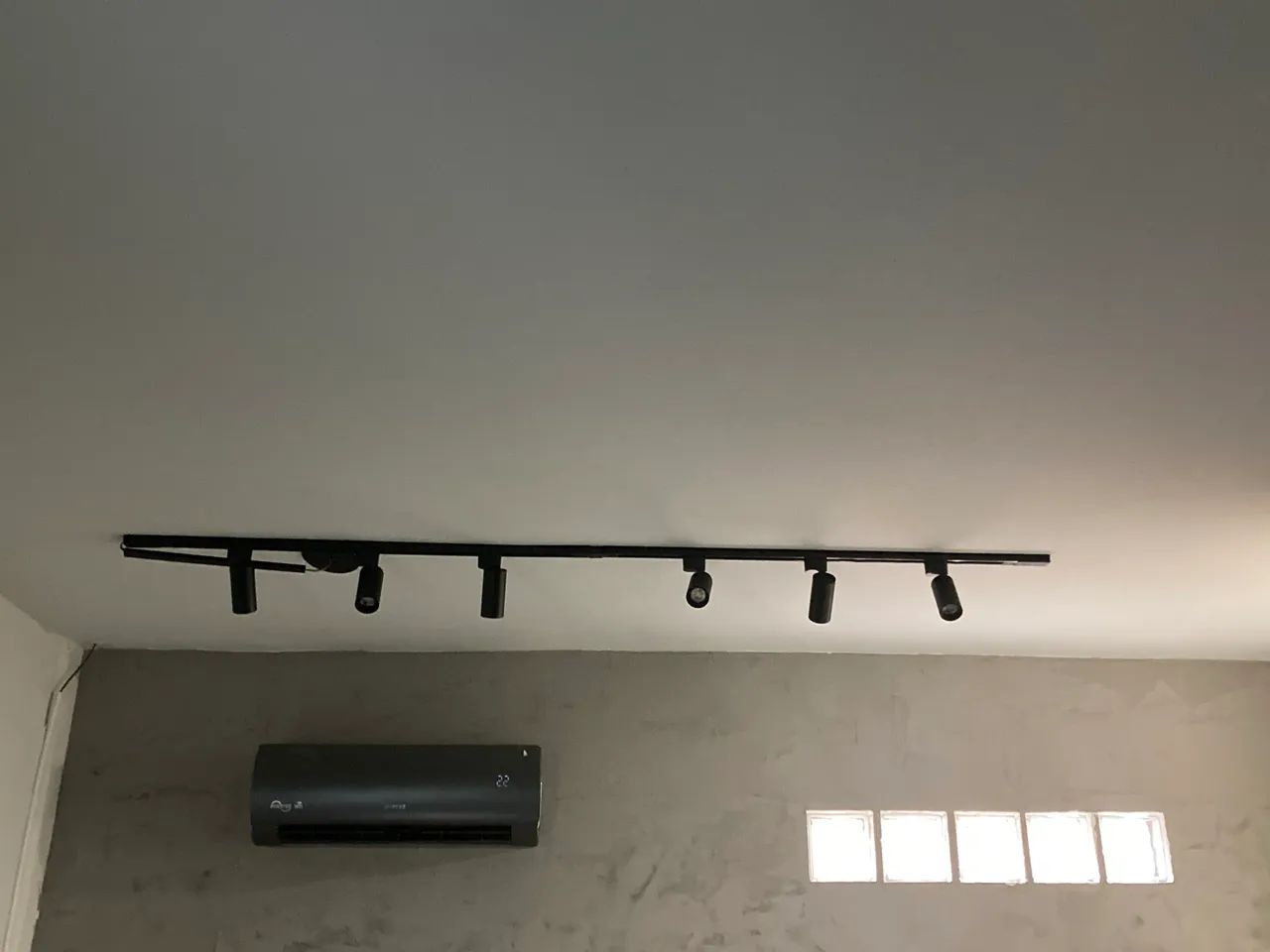 Trilho eletrificado 2m com 6 spots Branco Frio