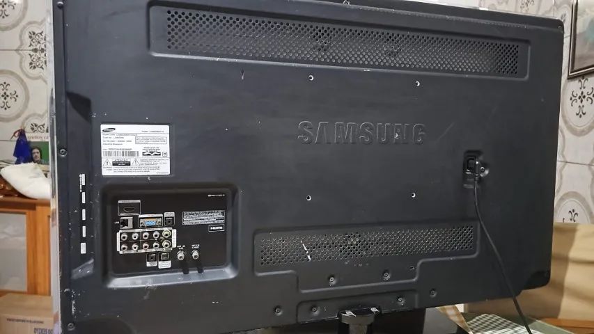 TV 40" LCD Samsung Full HD com Conversor Digital - Foto 4