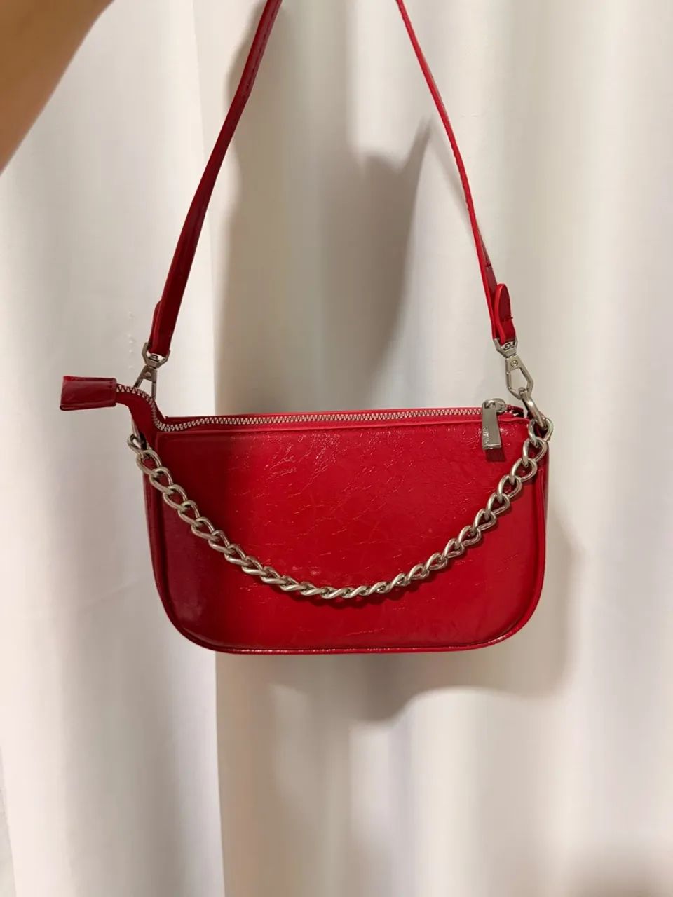 Vendo bolsa feminina de cor vermelha  - Foto 2