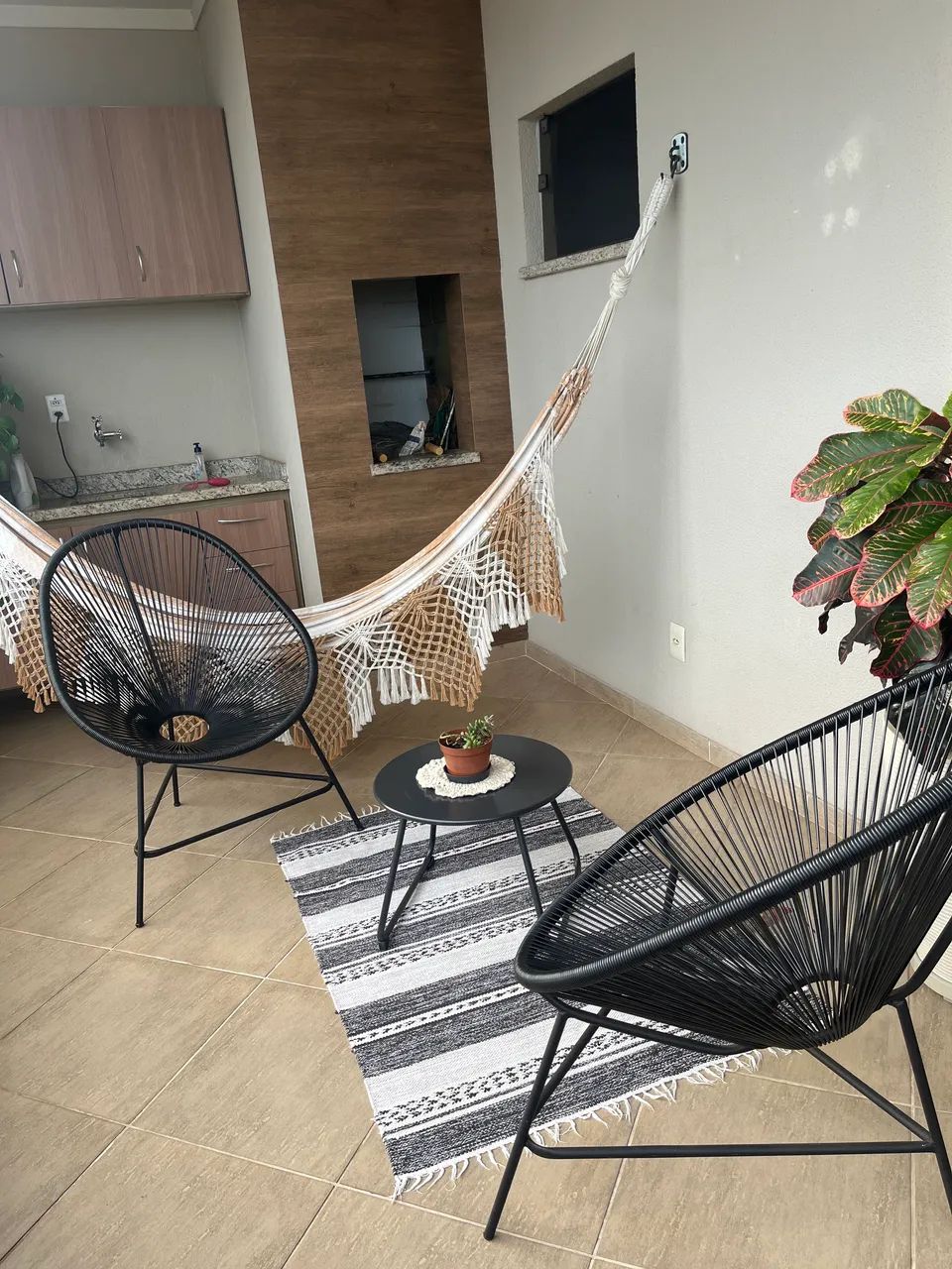 Conjunto 2 Cadeira Acapulco e mesa de centro