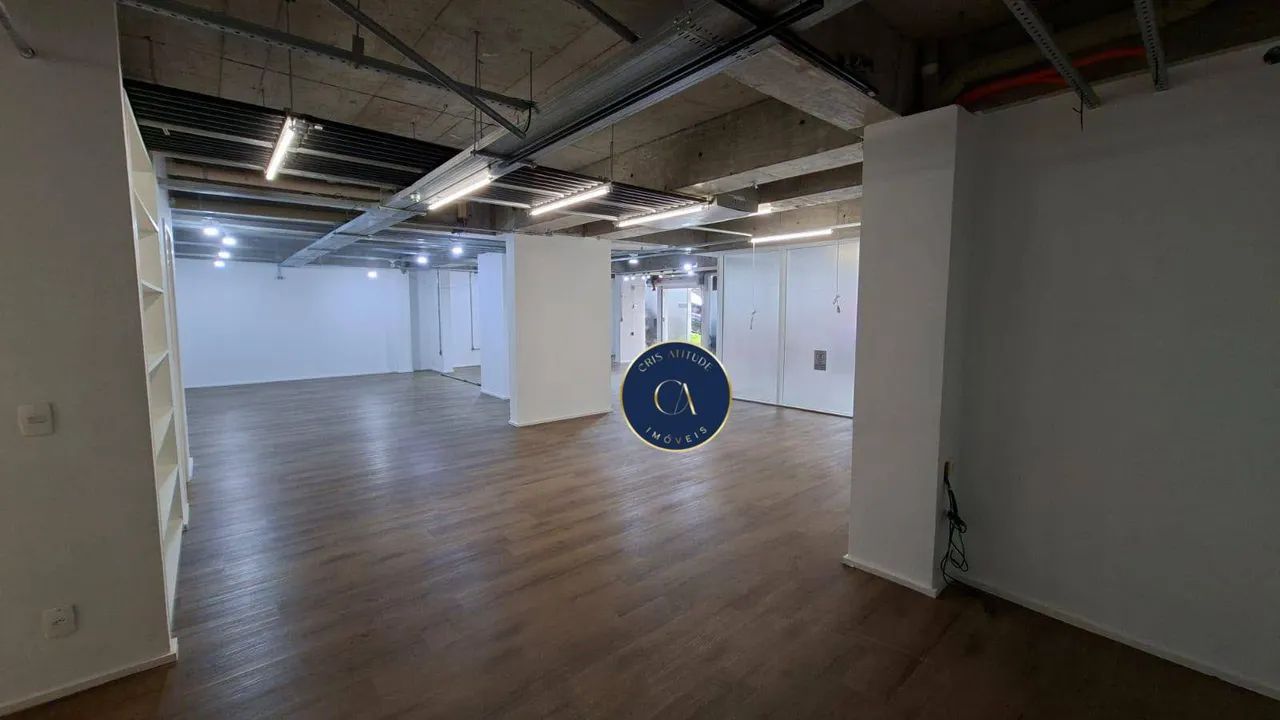 Loja comercial para locação em Pinheiros, São Paulo.