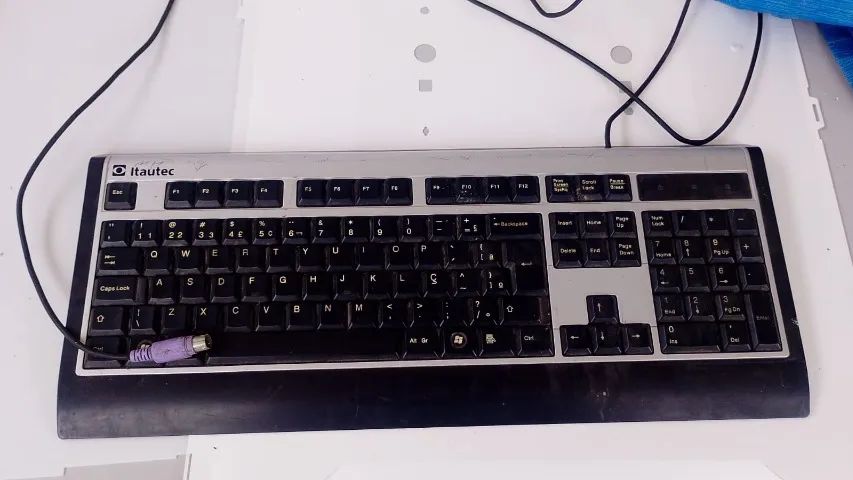 Kit c/ 3 Teclados PC ps/2 usados - Foto 2
