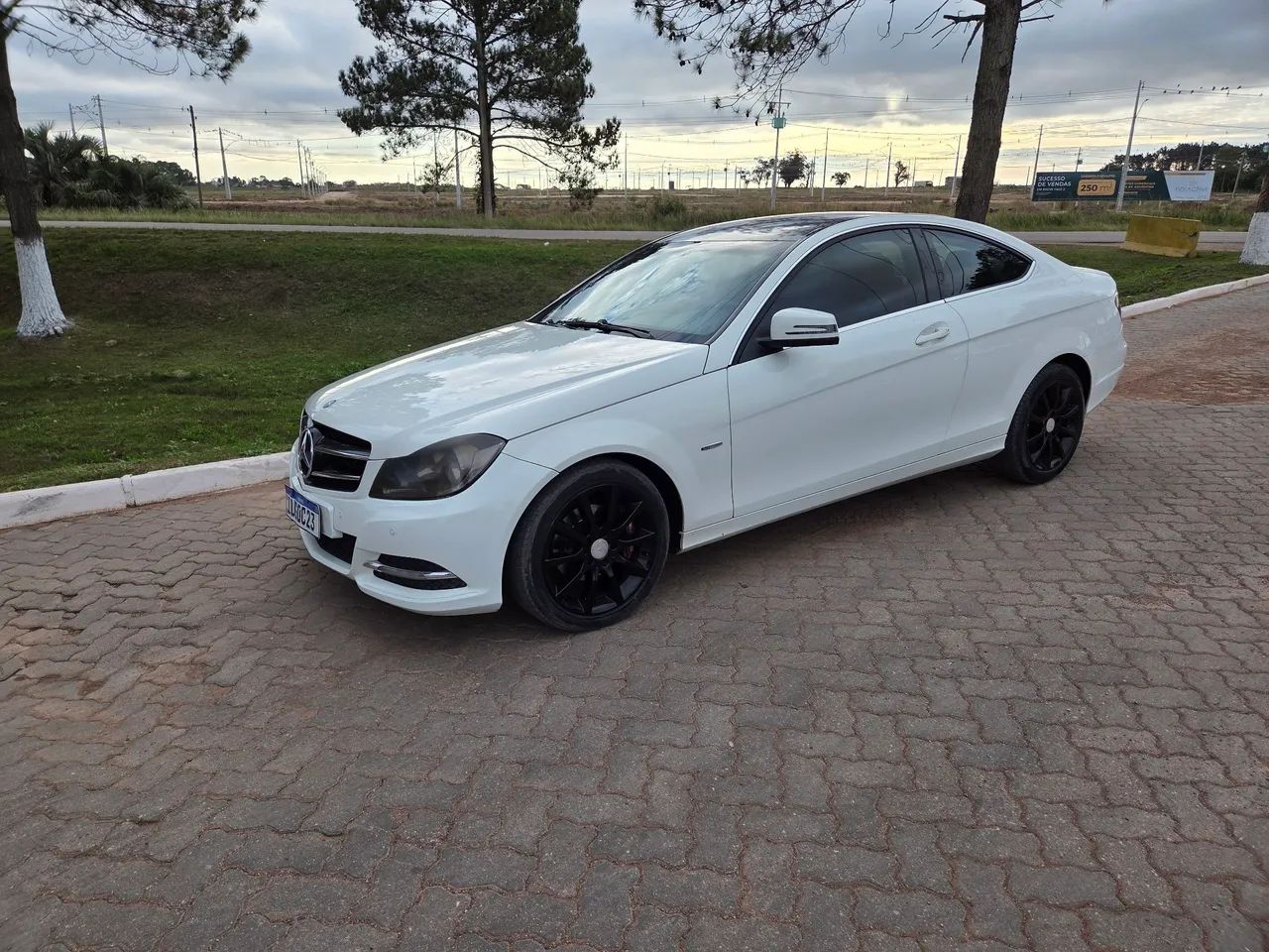 Mercedes-Benz C-180 CGI Coupe 1.8 16V 156cv Aut. 2012