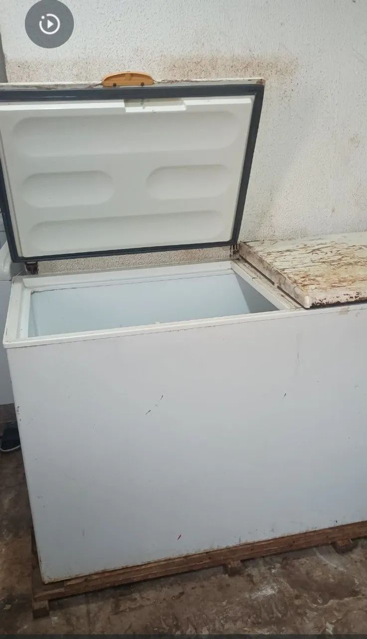 Vendo ou troco essa freezer com defeito  - Foto 4